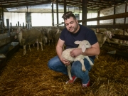 Μπλουζ… Τερψιθέας από κτηνοτρόφο (video)