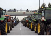 Διαμαρτυρία αγροτών στον ΕΛΓΑ Λάρισας