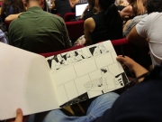 Ο Βάσκο Γκαργκάλο φιλοτεχνεί τα σκίτσα του κατά τη διάρκεια της διεξαγωγής της δίκης της Χρυσής Αυγής