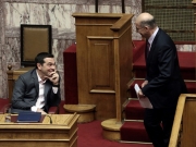 Ο πρωθυπουργός Αλέξης Τσίπρας και ο κοινοβουλευτικός εκπρόσωπος της ΝΔ Νίκος Δένδιας χθες στη Βουλή.