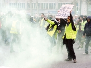 Δακρυγόνα κατά των «κίτρινων γιλέκων»