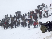 Δεκάδες νεκροί διασώστες και πολίτες από χιονοστιβάδες