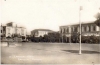 Η Κεντρική πλατεία της Λάρισας με την εξέδρα στο κέντρο της. Φωτογραφία από  επιστολικό δελτάριο του Francois E. Caloytas από τη Σύρο. Περίπου 1910-15.