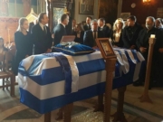 Πλήθος κόσμου για το «τελευταίο αντίο» στον Κωστή Στεφανόπουλο (BINTEO)