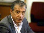 «Το Ποτάμι είναι αντιπολίτευση, ούτε πρόκειται να μετάσχουμε σε κυβέρνηση, ούτε να δώσουμε ψήφο εμπιστοσύνης», δηλώνει στην «Ε» ο Σταύρος Θεοδωράκης