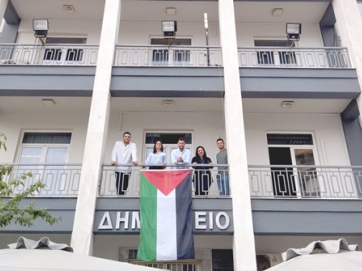 Σημαία της Παλαιστίνης  στο Δημαρχείο Τυρνάβου