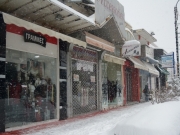 Ο χιονιάς παρέλυσε την αγορά της Λάρισας