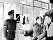 Η νύφη Τζένη Καρέζη το σκάει από την Αθήνα  και καταφεύγει στη Λάρισα στην ταινία «Η νύφη το ‘σκασε» 