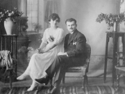 Ο Δημήτριος Χατζηγιάννης και η Μαρίκα Πλάκα από τον Τύρναβο νεόνυμφοι. Αρχείο Φωτοθήκης Λάρισας.
