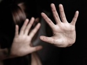 49χρονη κακοποιούσε τα δύο ανήλικα παιδιά της