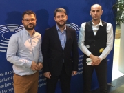 Ο ευρωβουλευτής Νίκος Ανδρουλάκης με τους συντάκτες της «Ε»