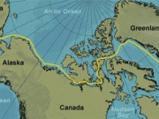 To Βορειοδυτικό Πέρασμα (κίτρινη γραμμή) συντομεύει κατά χιλιάδες χιλιόμετρα το ταξίδι από την Ευρώπη στην Ασία