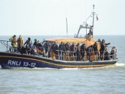 ΒΡΕΤΑΝΙΑ: Ρεκόρ μεταναστών διέσχισε τη Μάγχη
