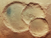 Σπάνιος τριπλός κρατήρας στον  Αρη