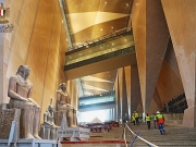 Το «Grand Egyptian Museum»  επρόκειτο να εγκαινιαστεί πέρυσι. Προγραμματίζει τα εγκαίνια  για τον ερχόμενο Ιούνιο