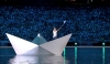 Η πιο συγκινητική στιγμή της τελετής έναρξης των Ολυμπιακών της Αθήνας. Ο 12χρονος τότε Μιχάλης Πατσατζής, διασχίζει με το χάρτινο καραβάκι τη λίμνη που είχε δημιουργηθεί στη μέση του Ολυμπιακού Σταδίου. Δυστυχώς η χώρα μας δεν κεφαλαιοποίησε τα οφέλη από τους Αγώνες