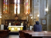 Πάσχα σε άδειες εκκλησίες και έρημες πλατείες για εκατομμύρια Καθολικούς σε όλον τον πλανήτη