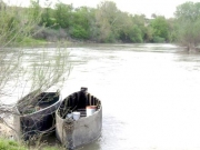 Αδειες οι βάρκες στον Πηνειό στο «Ρουμάνι»  Πλατανουλίων, αφού ακόμα και το ψάρεμα απαγορεύεται