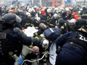Συγκρούσεις αστυνομικών πυροσβεστών στο Παρίσι