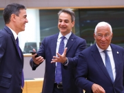 * …ΜΕ τον πρωθυπουργό Κυριάκο Μητσοτάκη να εξηγεί στους ομολόγους του της Ισπανίας Πέδρο Σάντσες και της Πορτογαλίας Αντόνιο Κόστα στο περιθώριο του Ευρωπαϊκού Συμβουλίου στις Βρυξέλλες τον τρόπο με τον οποίο κέρδισε τις διπλές εκλογές στην Ελλάδα, προκαλώντας πονοκεφάλους στην  αντιπολίτευση…