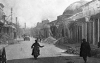 Ο τρούλος του Χαμάμ παραμένει ακέραιος παρά τον σεισμό και τους ανελέητους βομβαρδισμούς του 1941 που είχαν μετατρέψει τη Λάρισα σε ερείπια. Αντίγραφο από διεθνή δημοπρασία. Αρχείο Φωτοθήκης Λάρισας