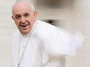 «Μην κουτσομπολεύετε», λέει ο Πάπας στους κομμωτές