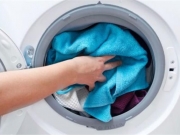 Η πλύση ρούχων απελευθερώνει χιλιάδες πλαστικά μικροσωματίδια στο περιβάλλον