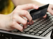 Αύξηση της χρεωστικής κάρτας για online πληρωμές
