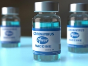 Αγοράζει άλλες  100 εκατ. δόσεις του εμβολίου  των Pfizer/BioNTech