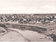 Η συνοικία του Αγίου Αθανασίου φωτογραφημένη από το ύψος του Υδατόπυργου. Επιστολικό δελτάριο του Νικ. Κουρτίδη. Περίπου 1935.