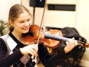 Η Ολλανδή βιολίστρια που παίζει Τσιτσάνη…