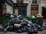 Το Παρίσι  «πνίγεται» στα σκουπίδια
