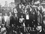 1950 Αγιά. Στο φορτηγό έτοιμοι για εκδρομή στον Αγιόκαμπο. Οικογένειες Βλαχομήτρου, Σουλιώτη Βαγγέλη και Γιώργου, Αχιλλέα Μπαζούλη.