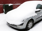 Ακινητοποιημένα χιλιάδες οχήματα εξαιτίας του χιονιά