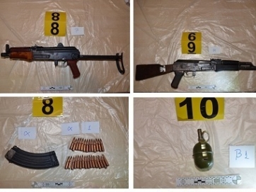 Τα όπλα που βρέθηκαν  στο σπίτι της Ρούπα