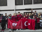 Κοσμοσυρροή στο τουρκικό προξενείο για την επέτειο