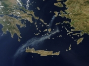 Σε διάσπαρτες εστίες εξακολουθεί να μαίνεται η πυρκαγιά στη Χίο