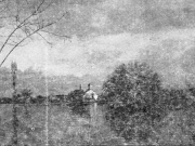 Φωτογραφία της συνοικίας Ταμπάκικα από την πλημμύρα η οποία έπληξε τη Λάρισα τον Μάρτιο του 1932. Στο μέσον ο ναός της Ζωοδόχου Πηγής. Αντιγραφή φωτογραφίας από την εφημερίδα «Λαρισαϊκή Ηχώ» του δημοσιογράφου και συγγραφέα Δαμιανού Βουλγαράκη