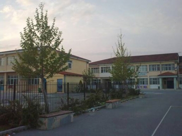 Δύο σχολεία διεκδικούν την ίδια στέγη