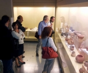 Ξεναγήθηκε στο Διαχρονικό Μουσείο Λάρισας