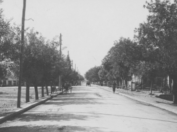 Η οδός Αχιλλέως. Μια αινιγματική φωτογραφία από επιστολικό δελτάριο, η οποία πρόσφατα ταυτοποιήθηκε. Αρχές δεκαετίας 1930.