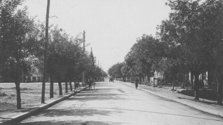 Η οδός Αχιλλέως. Μια αινιγματική φωτογραφία από επιστολικό δελτάριο, η οποία πρόσφατα ταυτοποιήθηκε. Αρχές δεκαετίας 1930.