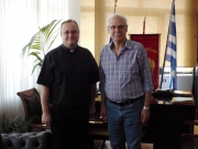 Επίσκεψη καθολικού ιερέα στον δήμαρχο Λάρισας