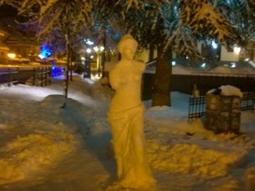 Η Αφροδίτη της ..Φλώρινας φτιαγμένη από χιόνι