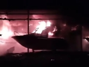 Ένας τραυματίας από την πυρκαγιά σε κατάστημα με σκάφη