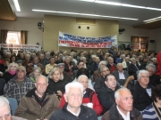 Υπό βροχή διαδήλωσαν Θεσσαλοί συνταξιούχοι στη Λάρισα
