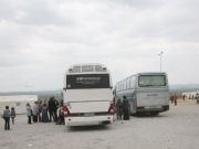 Πρόσφυγες παραμένουν στα λεωφορεία