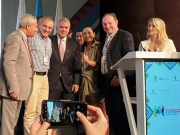 Η αντιπροσωπεία του Δήμου Λαρισαίων (Δημ. Δεληγιάννης και Σωτ. Βούλγαρης) με τον πρόεδρο της Κολομβίας Ιβάν Ντούκε