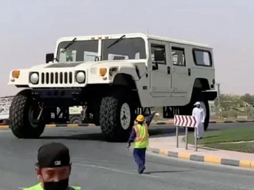 Το μεγαλύτερο  Hummer στον κόσμο