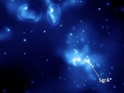 Οι αστρονόμοι γνωρίζουν ότι στο κέντρο του Γαλαξία κρύβεται μια μαύρη τρύπα (SgrA*). Τώρα θα προσπαθήσουν για πρώτη φορά να τη δουν. (Φωτογραφία: NASA )